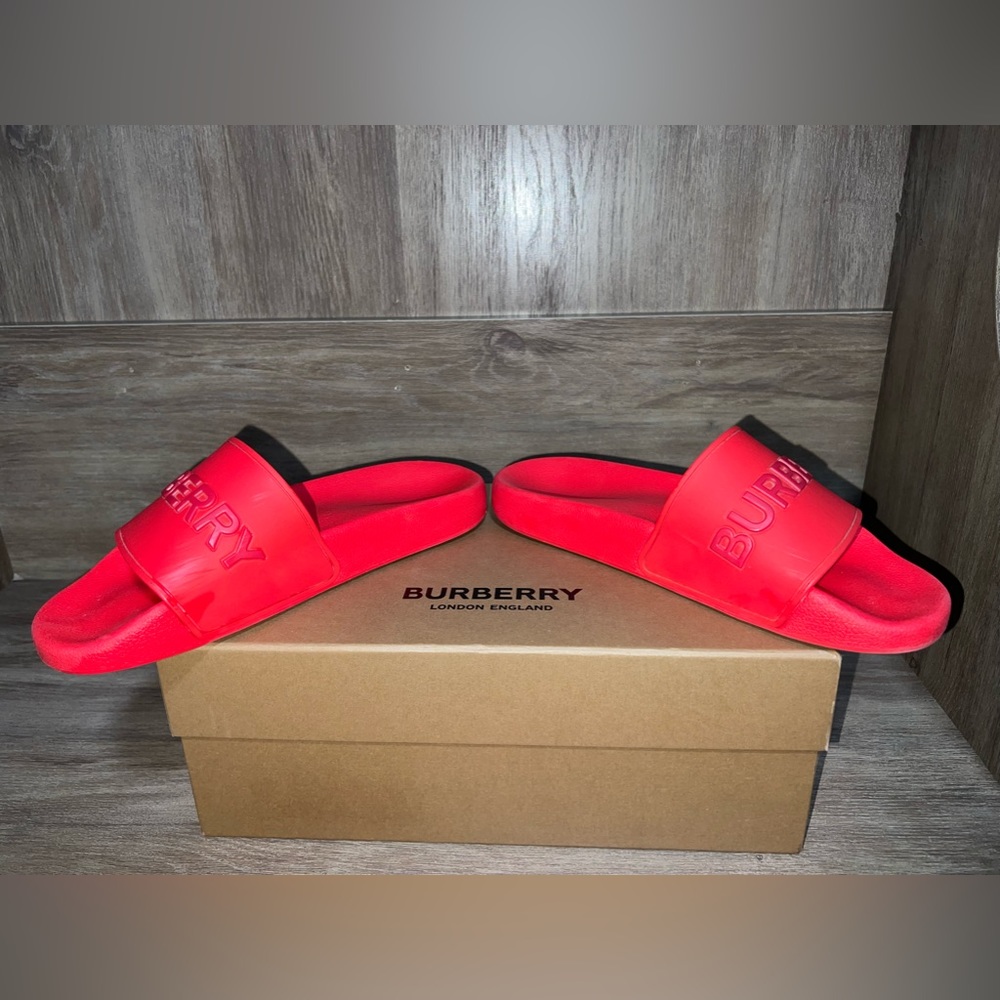 Red Burberry slides - Picture 2 of 4